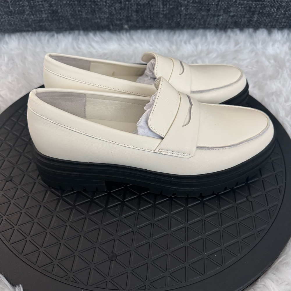 Quince Italian Leather Lug Sole Loafers in Bone with Black Soles Size 7 - Picture 5 of 16